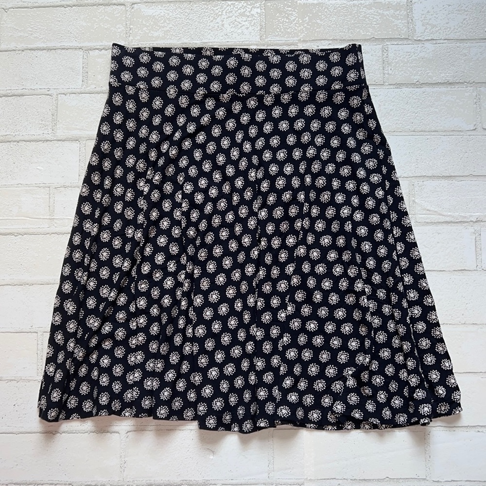 Loft Skirt - Comfortable - dress up or down - size small